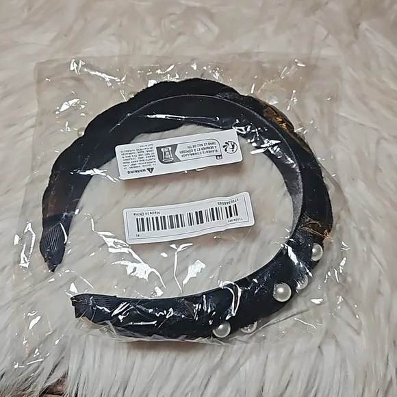 Velour Pearl Headband - Picture 8 of 8